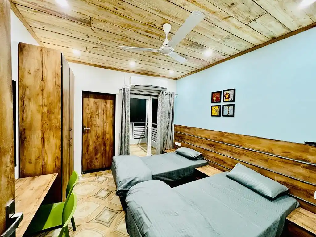Girls PG accommodation on Tiffinshala